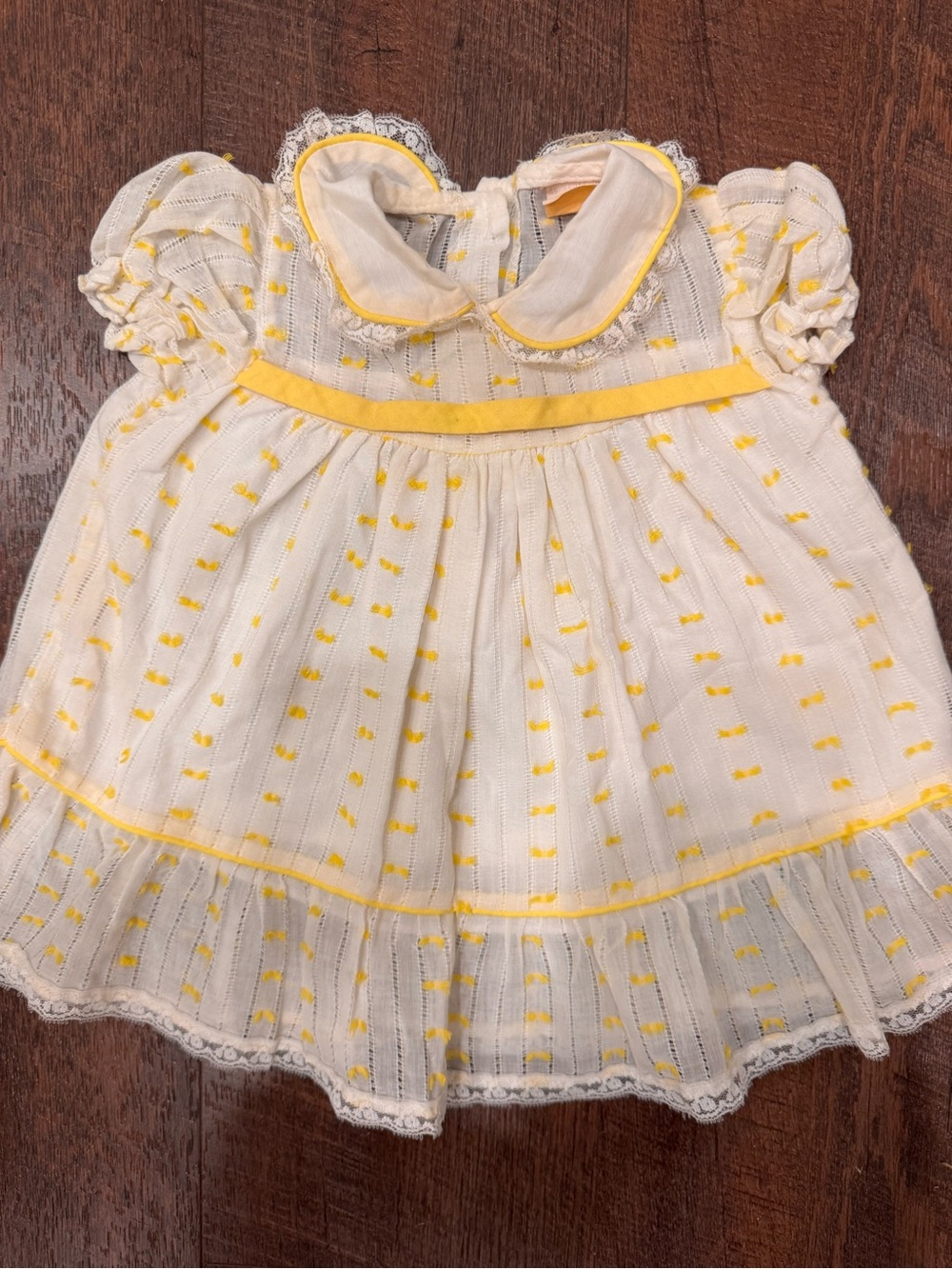 Vintage 1960s 70s Girls 18M Yellow Swiss Dot Lace Puff Sleeve Dress